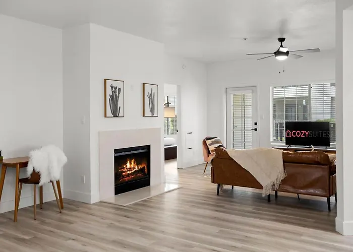 New Cozysuites Tpc With Parking, Pool Apartment *