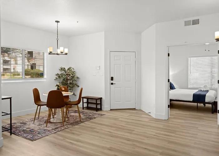Apartment New Cozysuites Tpc With Parking, Pool