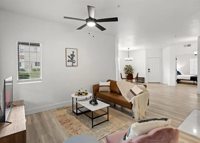 New Cozysuites Tpc With Parking, Pool *