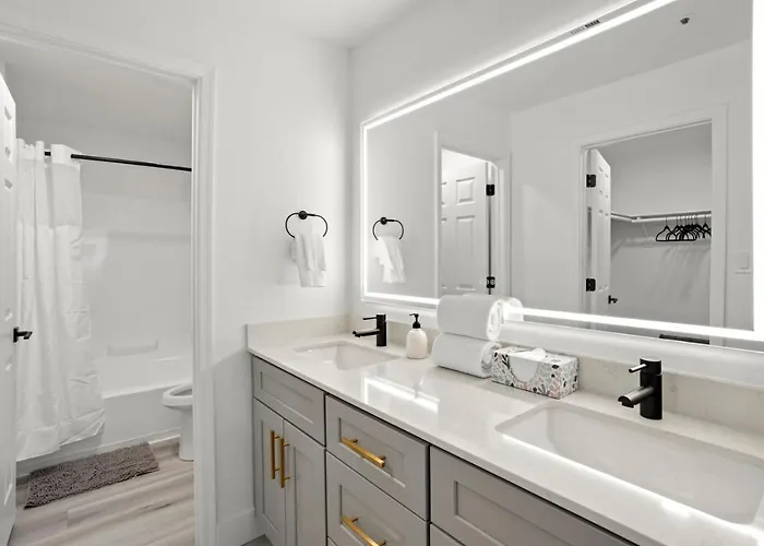 Apartment New Cozysuites Tpc With Parking, Pool *