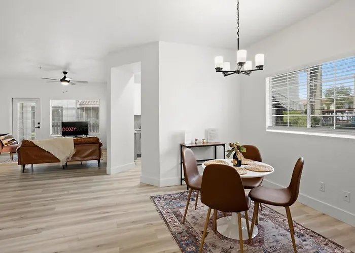 New Cozysuites Tpc With Parking, Pool Apartment *