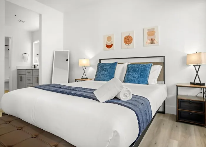 New Cozysuites Tpc With Parking, Pool