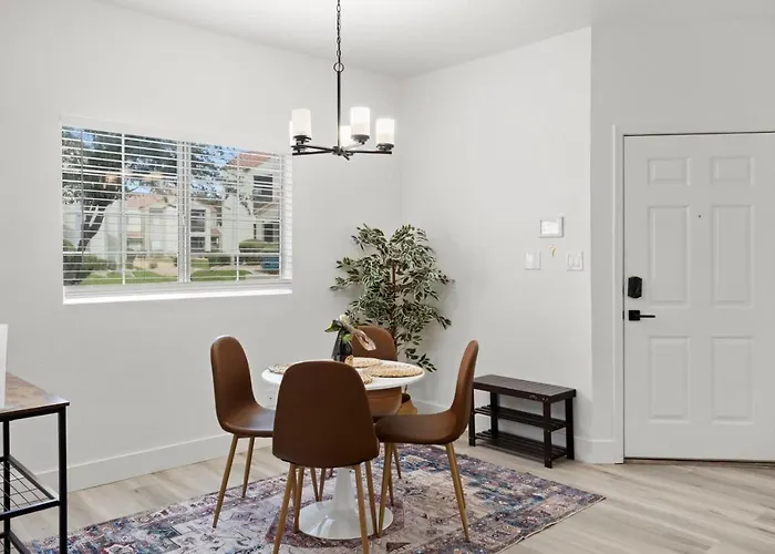 Apartment New Cozysuites Tpc With Parking, Pool *